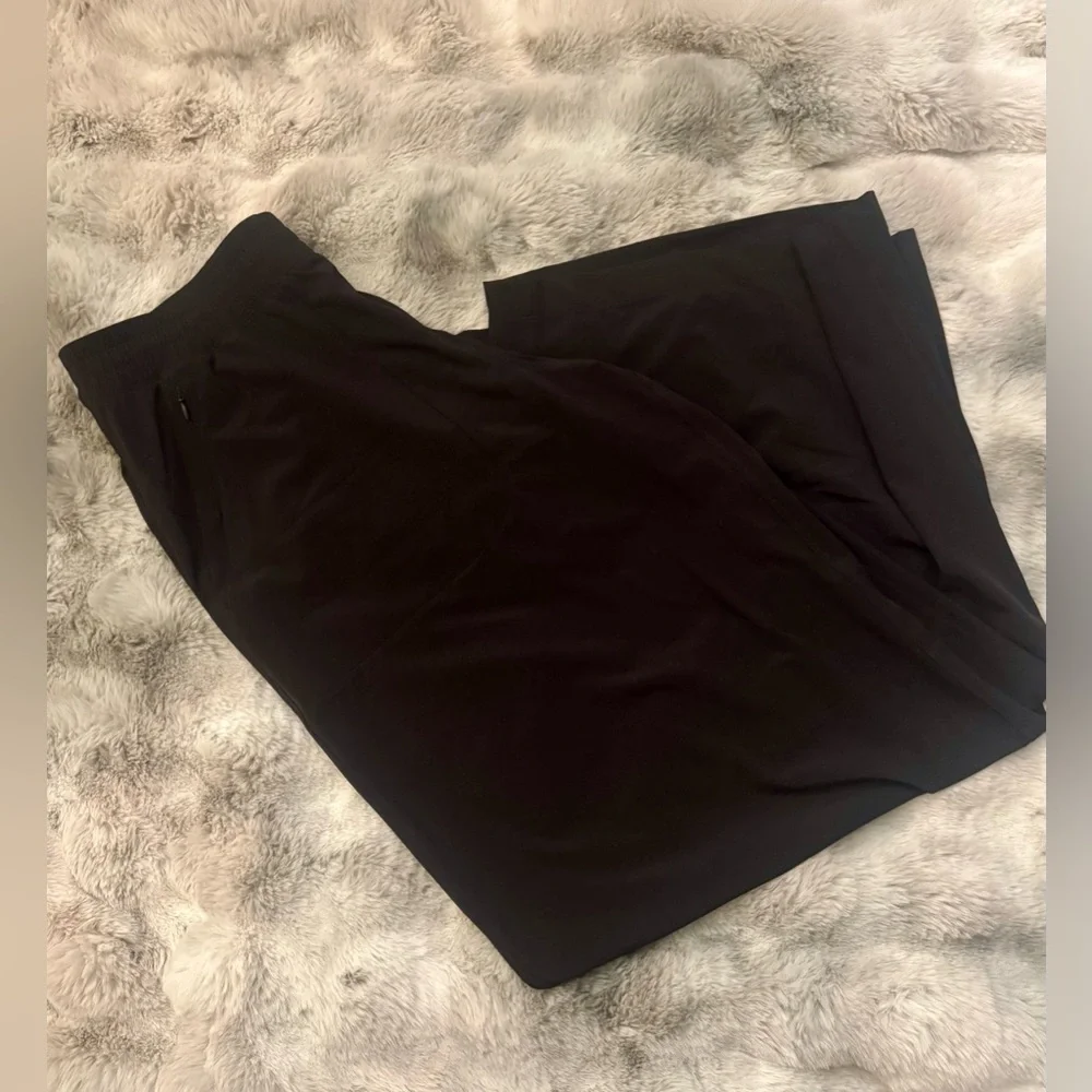 LuLuLemon Swift Mid-Rise Wide-Leg Pant - Picture 2 of 4